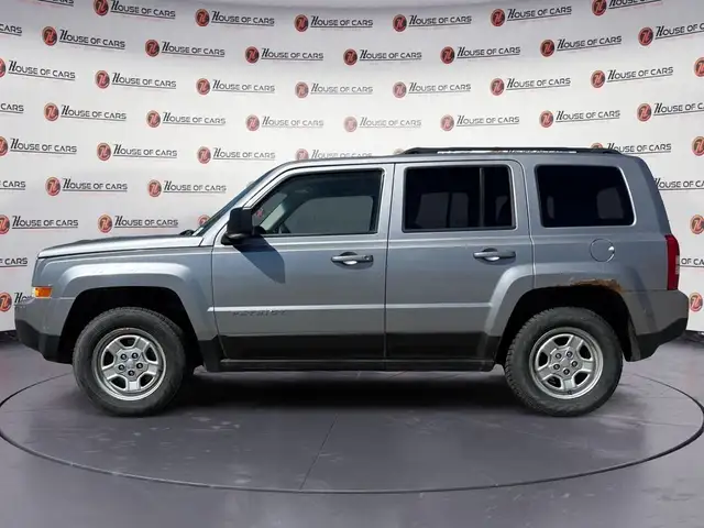 2015 Jeep Patriot 4WD 4dr North in Cars & Trucks in Calgary - Image 3