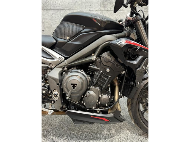 2020 Triumph Street Triple RS | Akrapovic in Street, Cruisers & Choppers in Saguenay - Image 2