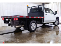 **ACCIDENT FREE - MECHANICALLY CERTIFIED** 24,704 KM This 2022 Chevrolet Silverado 3500HD 4x4 Crew C... (image 6)