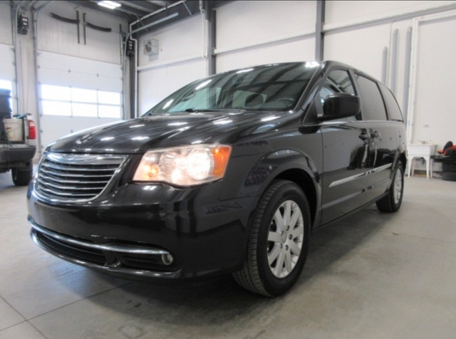 2015 Chrysler Town & Country Touring in Cars & Trucks in Ottawa