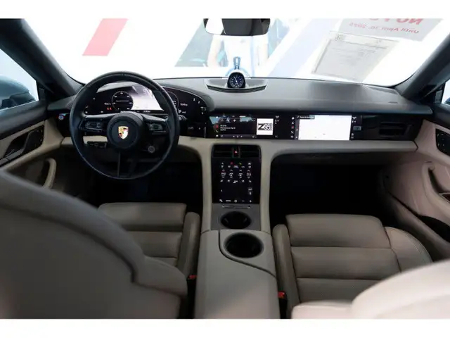 2022 Porsche Taycan 4S Cross Turismo dans Autos et camions dans Ville de Vancouver - Image 28