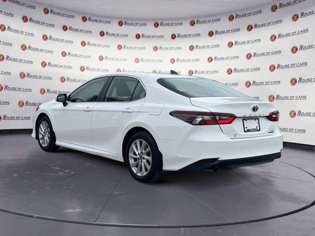 2022 Toyota Camry Hybrid LE / *HAIL* / ONE OWNER / NO ACCIDENTS in Cars & Trucks in Calgary - Image 4