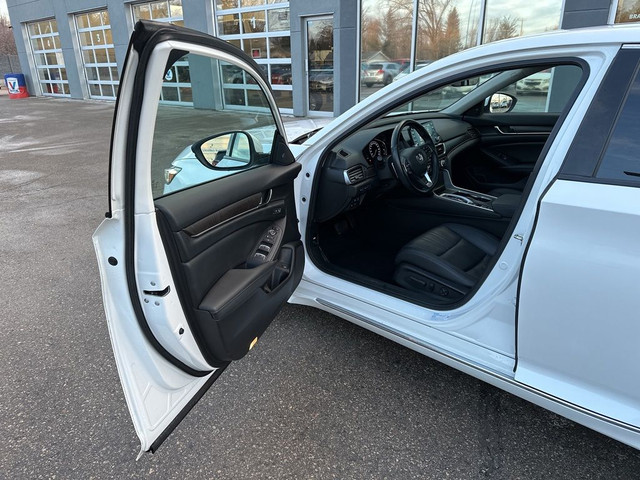  2019 Honda Accord Hybrid Touring CVT in Cars & Trucks in Winnipeg - Image 4