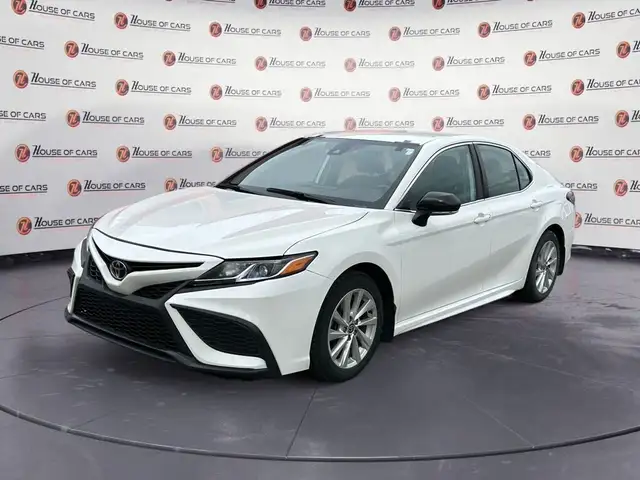 2021 Toyota Camry SE Auto in Cars & Trucks in Calgary - Image 2