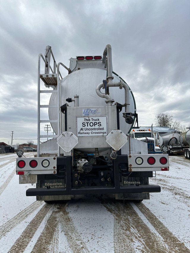 2011 Kenworth T800 in Heavy Trucks in St. Albert - Image 2