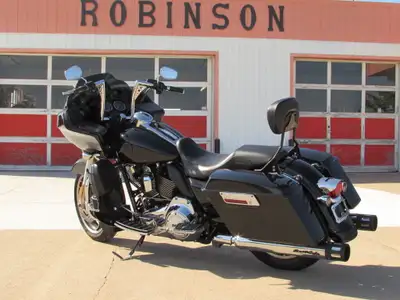 This 2011 Road Glide Ultra 103 has 45,500 KM, like new Michelin Tires, Custom Black Pearl Paint, Scr...
