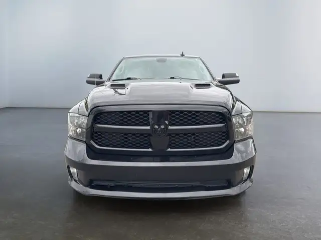 2021 Ram 1500 Classic EXPRESS CREW CAB CRUISE UCONNECT MULTIFONC in Cars & Trucks in Laval / North Shore - Image 3