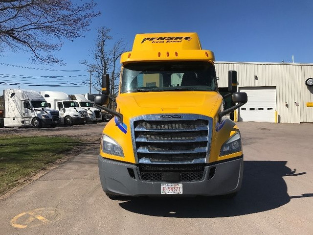 2019 Freightliner T12664ST in Heavy Trucks in Moncton - Image 2