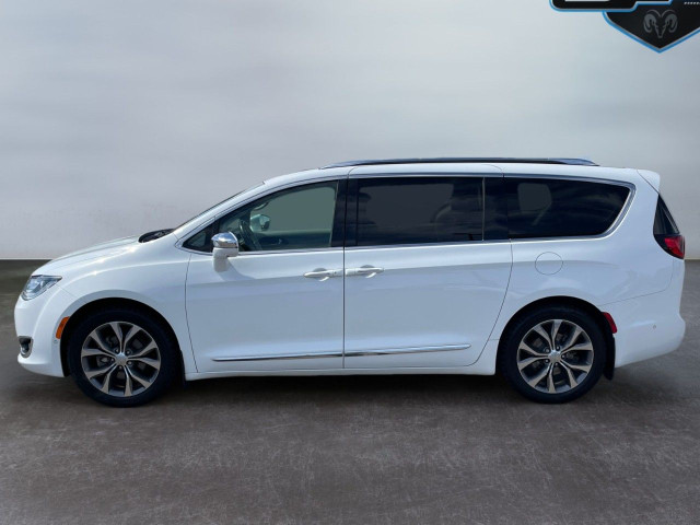2020 Chrysler Pacifica in Cars & Trucks in Lethbridge - Image 2