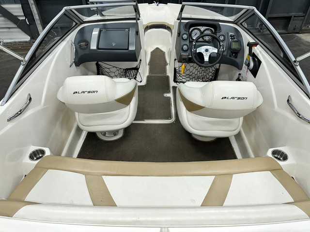 2012 LARSON 850 LX in Powerboats & Motorboats in Longueuil / South Shore - Image 4