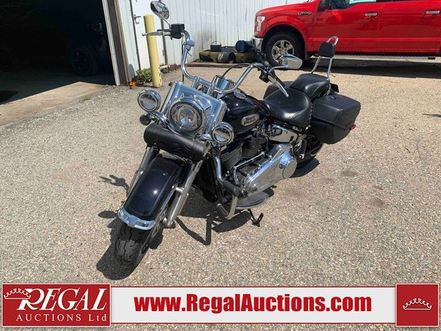 2021 HARLEY-DAVIDSON FLHC HERITAGE CLASSIC ABS 107 in Cars & Trucks in Calgary - Image 2