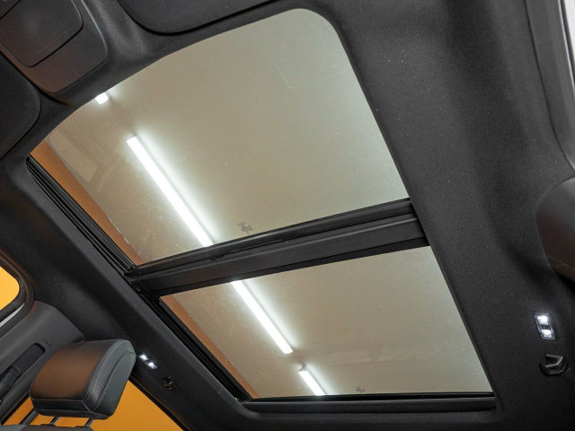Ford F-150 XLT BLACK APP PKG CREW 4X4 *302A* TOIT NAV CARPLAY 20 in Cars & Trucks in Laurentides - Image 4