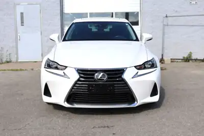 2020 Lexus IS 300 AWD | 3.5L V6 | Clean Title This 2020 Lexus IS 300 AWD delivers luxury, performanc...