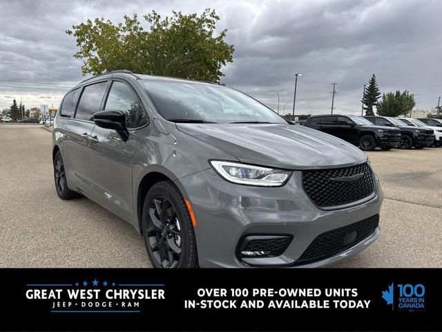 2025 Chrysler Pacifica Limited in Cars & Trucks in Edmonton