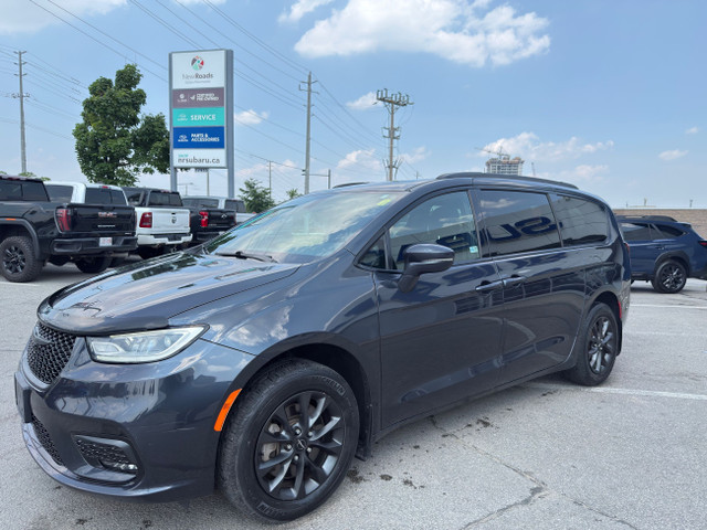 2021 Chrysler Pacifica Touring All Wheel Drive! in Cars & Trucks in Markham / York Region - Image 4