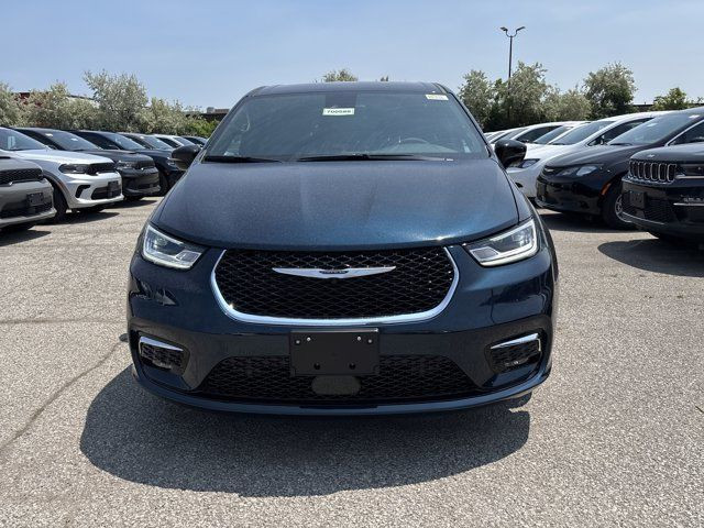 2025 Chrysler Pacifica Select in Cars & Trucks in Mississauga / Peel Region - Image 2