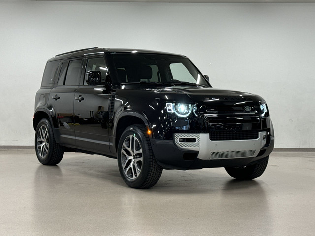 2024 Land Rover Defender 110 P300 S in Cars & Trucks in City of Montréal - Image 2