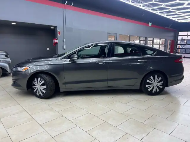 2015 Ford Fusion dans Autos et camions dans Ville d’Edmonton - Image 6