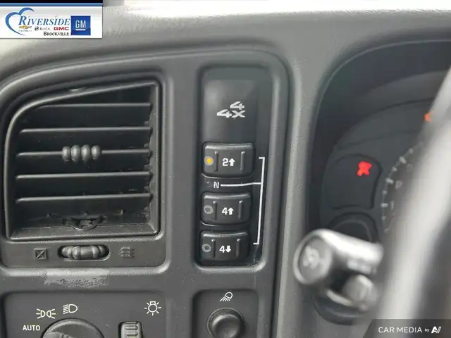 2006 GMC Sierra 2500HD SL in Cars & Trucks in Brockville - Image 21