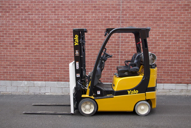 Yale GLC035VX Forklift with Fork Positioner, side-shift and 3500 in Heavy Equipment in Mississauga / Peel Region - Image 3