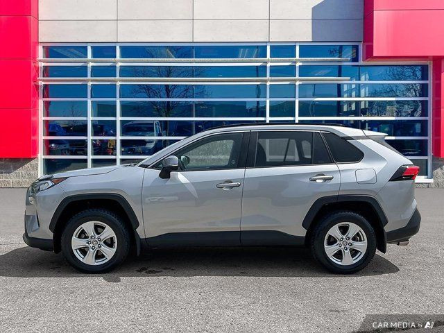 2021 Toyota RAV4 XLE | Moonroof | Apple Carplay in Cars & Trucks in Guelph - Image 2