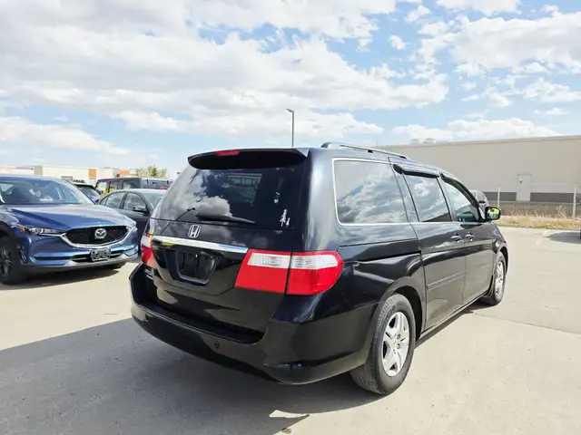2007 Honda Odyssey Touring Leather DVD Camera Power Sliding door in Cars & Trucks in Calgary - Image 5