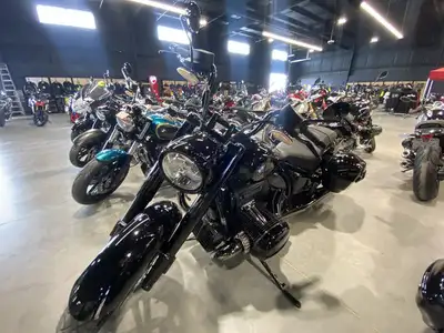 2024 BMW R 18 Classic Black Storm MetallicICONIC. NOSTALGIC. SOULFUEL.The R 18 Classic is a touring...