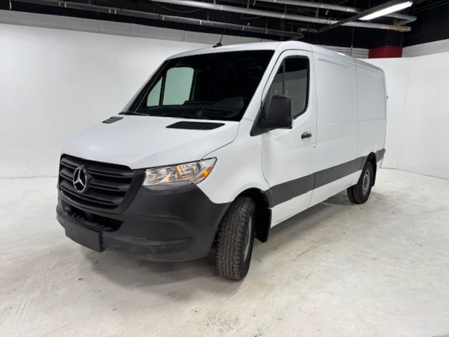 2021 Mercedes-Benz Sprinter Cargo Van 2500 Standard Roof Diesel  in Cars & Trucks in Laval / North Shore - Image 3