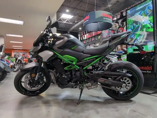 2025 Kawasaki Z900 in Street, Cruisers & Choppers in Calgary - Image 10