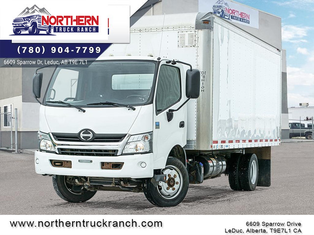 2018 Hino 195 BOX TRUCK / CUBE VAN 18 FEET BOX in Cars & Trucks in Edmonton