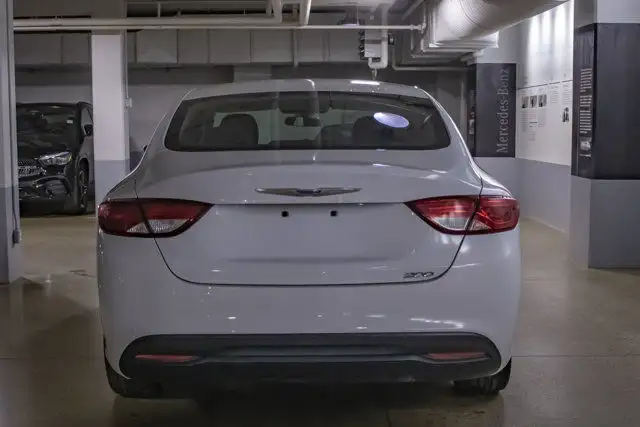 2016 Chrysler 200 LX in Cars & Trucks in Edmonton - Image 8