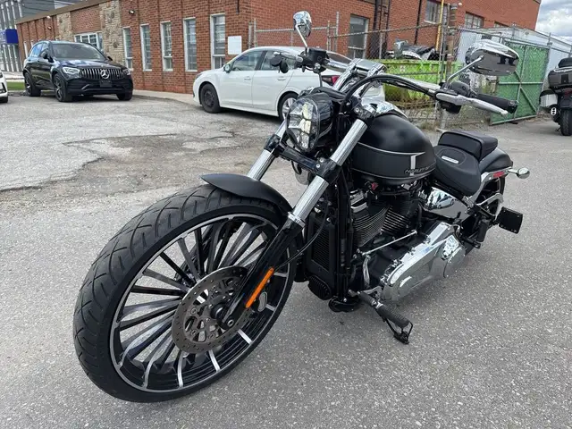 2023 Harley-Davidson Breakout ~ AIR RIDE ~ 260 REAR ~ 23\" FRONT in Street, Cruisers & Choppers in City of Toronto - Image 4