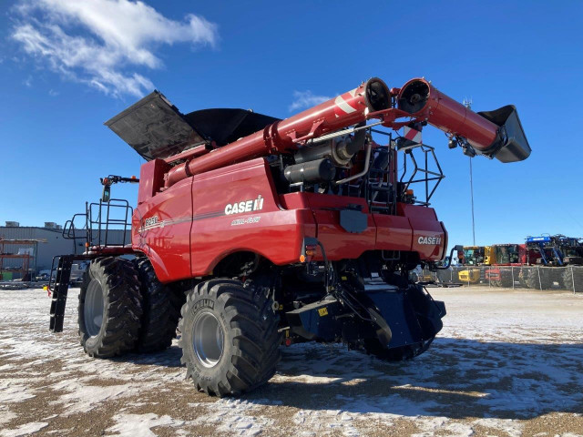 2021 Case IH 8250 Combine in Farming Equipment in Regina - Image 2