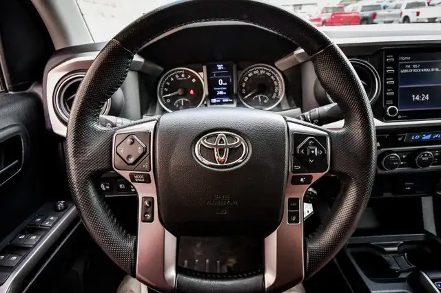 2022 Toyota Tacoma SR5 • SIDE STEPS • HEATED SEATS • CP/AA in Cars & Trucks in Kingston - Image 17