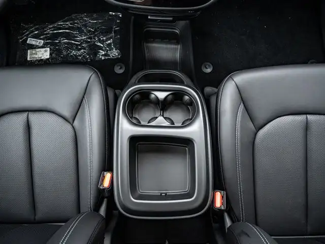 2025 Chrysler Pacifica Select in Cars & Trucks in Barrie - Image 31