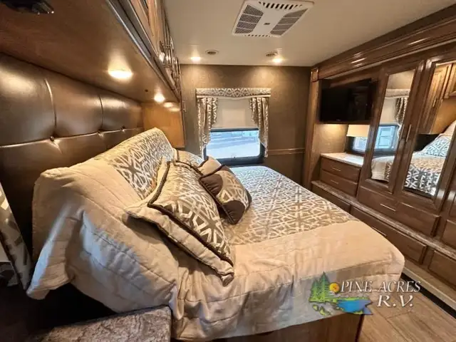 2020 Thor Motor Coach Challenger 37YT Washer & Dryer 12 k Miles in RVs & Motorhomes in Moncton - Image 34