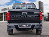 Odometer is 11280 kilometers below market average! Blade Silver Metallic 2022 Chevrolet Colorado LT... (image 4)