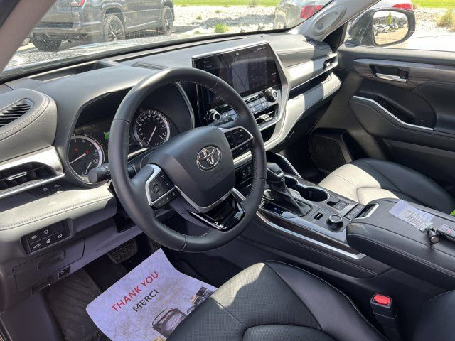 2022 Toyota Highlander Limited | NO ACCIDENTS | 3RD ROW in Cars & Trucks in Kelowna - Image 3