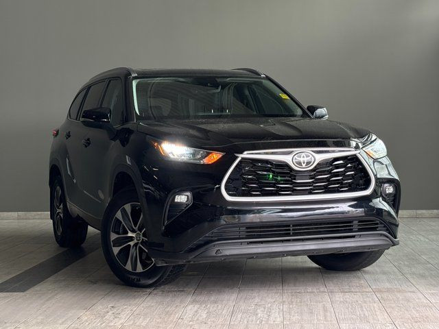 2020 Toyota Highlander XLE | Low Mileage | 8 Seater in Cars & Trucks in Edmonton - Image 2