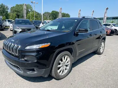 Le Jeep Cherokee Limited 2015 est un VUS compact offrant un excellent équilibre entre confort, techn...