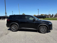 The Nissan Pathfinder S 4WD in elegant style combines the robust capabilities of a 4x4 drivetrain wi... (image 4)
