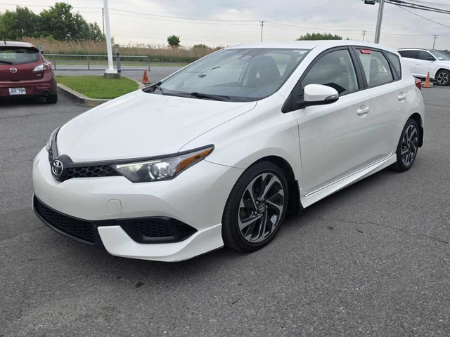 2017 Toyota Corolla iM Hayon Bancs chauffants Cruise Caméra Mags in Cars & Trucks in Longueuil / South Shore - Image 3