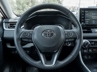 Odometer is 15371 kilometers below market average! Leather, Reverse Camera, Clean Car fax Report and... (image 9)