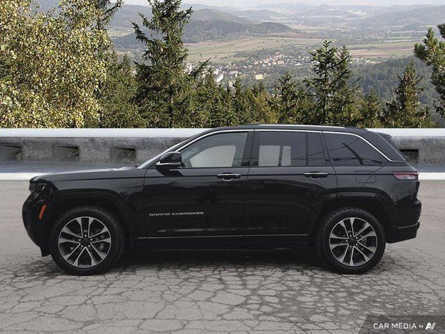 2023 Jeep Grand Cherokee Overland in Cars & Trucks in Moncton - Image 2