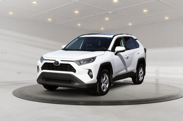 2019 Toyota RAV4 XLE + TOIT OUVRANT + TRACTION INTEGRALE XLE AWD in Cars & Trucks in Longueuil / South Shore