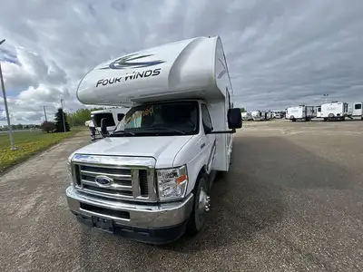 Low-KM, Only 9,500 kms! Class C Motorhome Rear Bedroom, Sleeps 6, 8,000 lbs Tow, Onan Gen & MORE! 20...