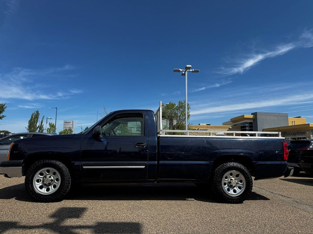 2005 Chevrolet Silverado 1500 V6 - ONLY 56K - Reg Cab - LONG BOX in Cars & Trucks in Edmonton - Image 2
