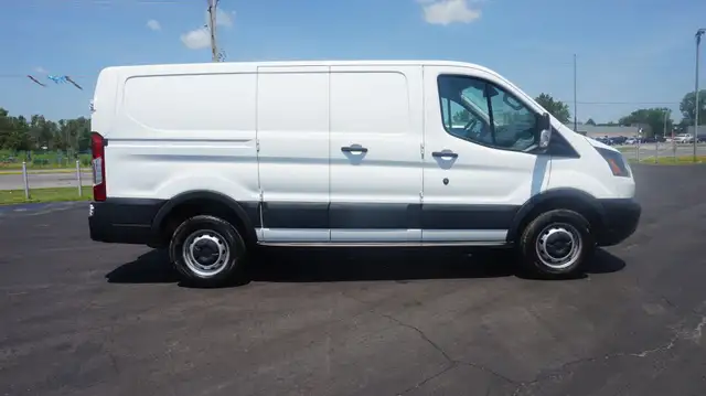 2017 Ford Transit Cargo Van XL62864352574339121