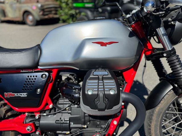 2017 Moto Guzzi V7 III Racer in Street, Cruisers & Choppers in Vancouver - Image 2