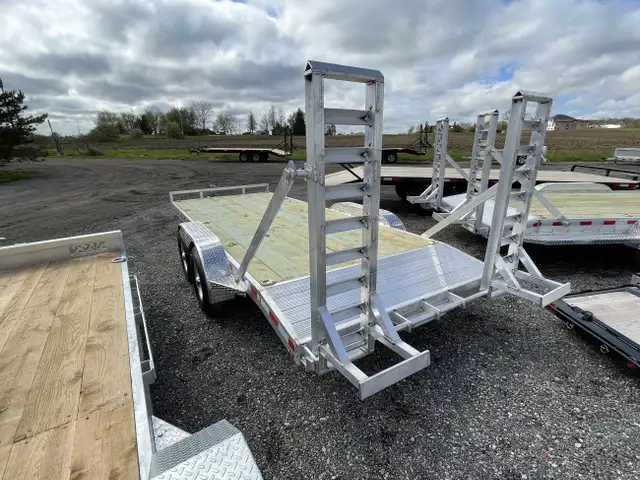 ALUMINUM 7X18 CAR HAULER W/ 5,200LB AXLES AND UPGRADED HEAVY DUT in Cargo & Utility Trailers in London - Image 5